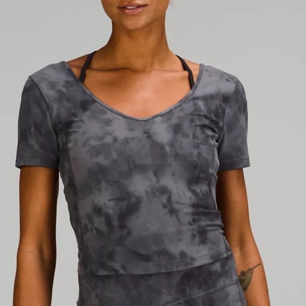 NWT Lululemon Align Tee Short Sleeve in Diamond Dye Grey Black White, Size 6